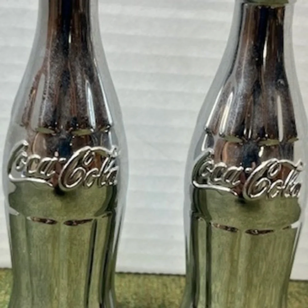 Coca Cola Salt Pepper Shakers Set‎ Chrome Metal Bottles Holder Retro Kitchen